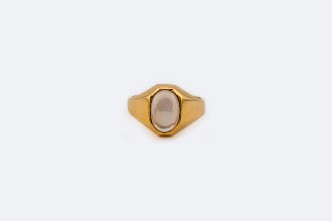 Anello in oro giallo con claire de lune
