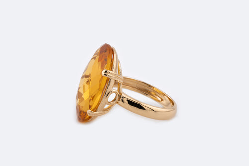 Anello in oro giallo con topazio