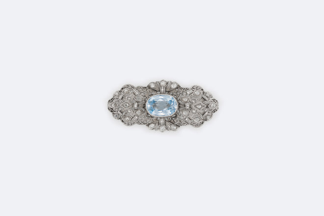 Spilla oro bianco con diamanti huit-huit e acquamarina